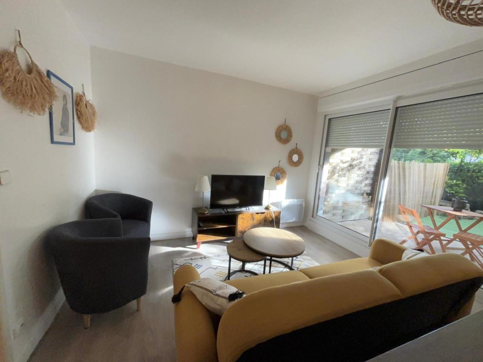 Appartement En Centre Ville Avec Cour Face Au Parc Pasteur Orléans Kültér fotó