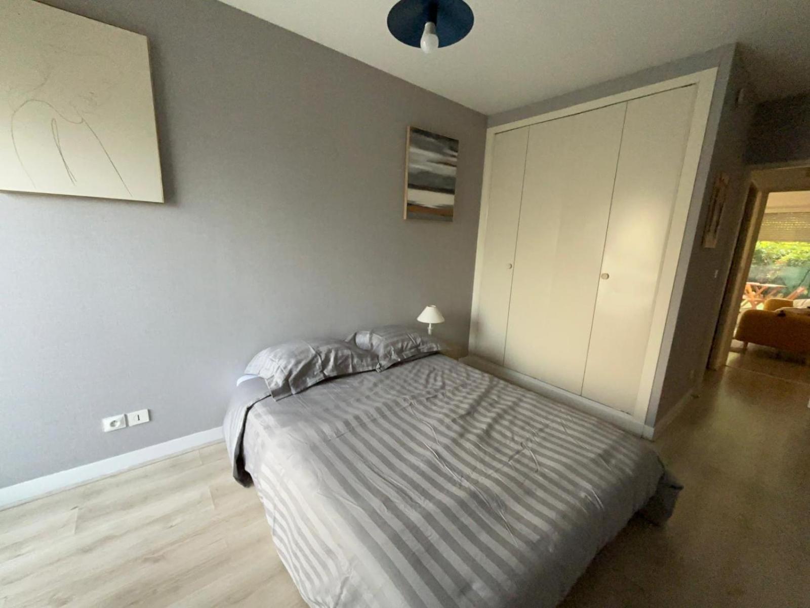 Appartement En Centre Ville Avec Cour Face Au Parc Pasteur Orléans Kültér fotó