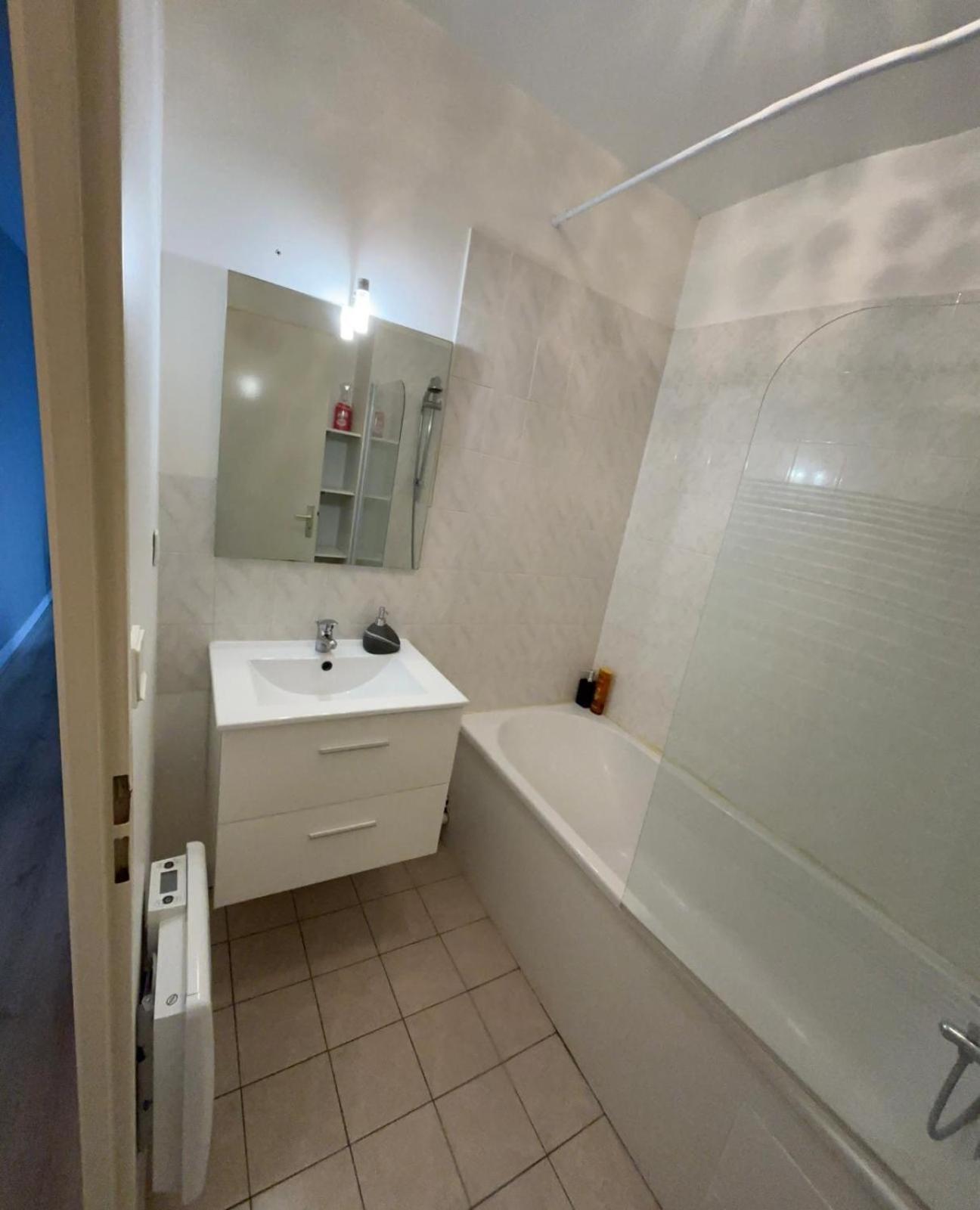 Appartement En Centre Ville Avec Cour Face Au Parc Pasteur Orléans Kültér fotó