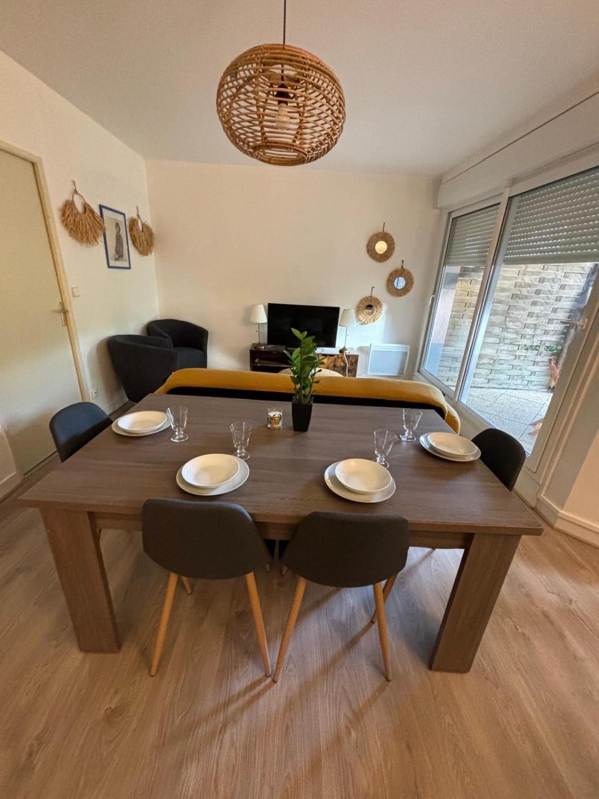 Appartement En Centre Ville Avec Cour Face Au Parc Pasteur Orléans Kültér fotó
