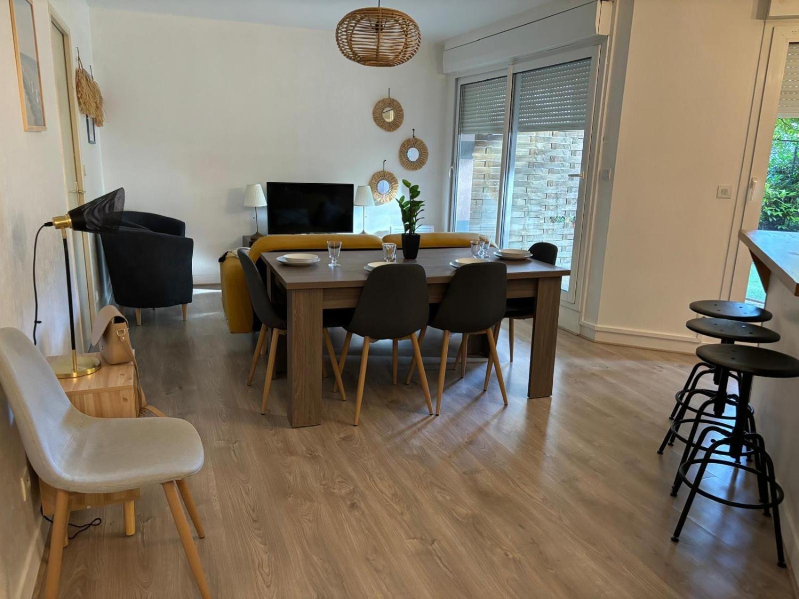 Appartement En Centre Ville Avec Cour Face Au Parc Pasteur Orléans Kültér fotó